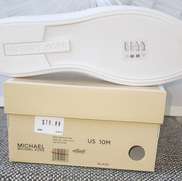 Shoes - Picture 2 of 7